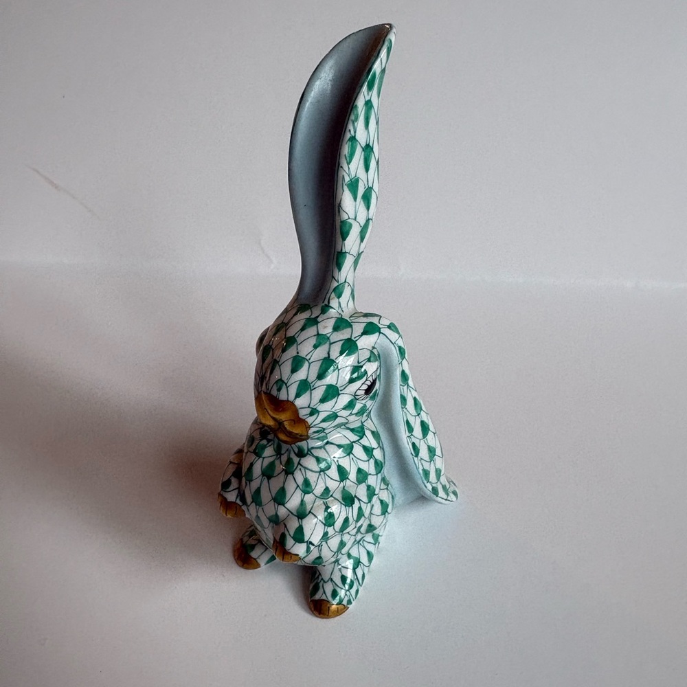 Herend Green and Gold Fishnet Bunny Figurine